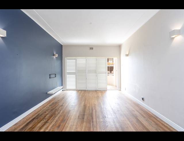 3 BEDROOM APARTMENT RENTED IN BANTRY BAY